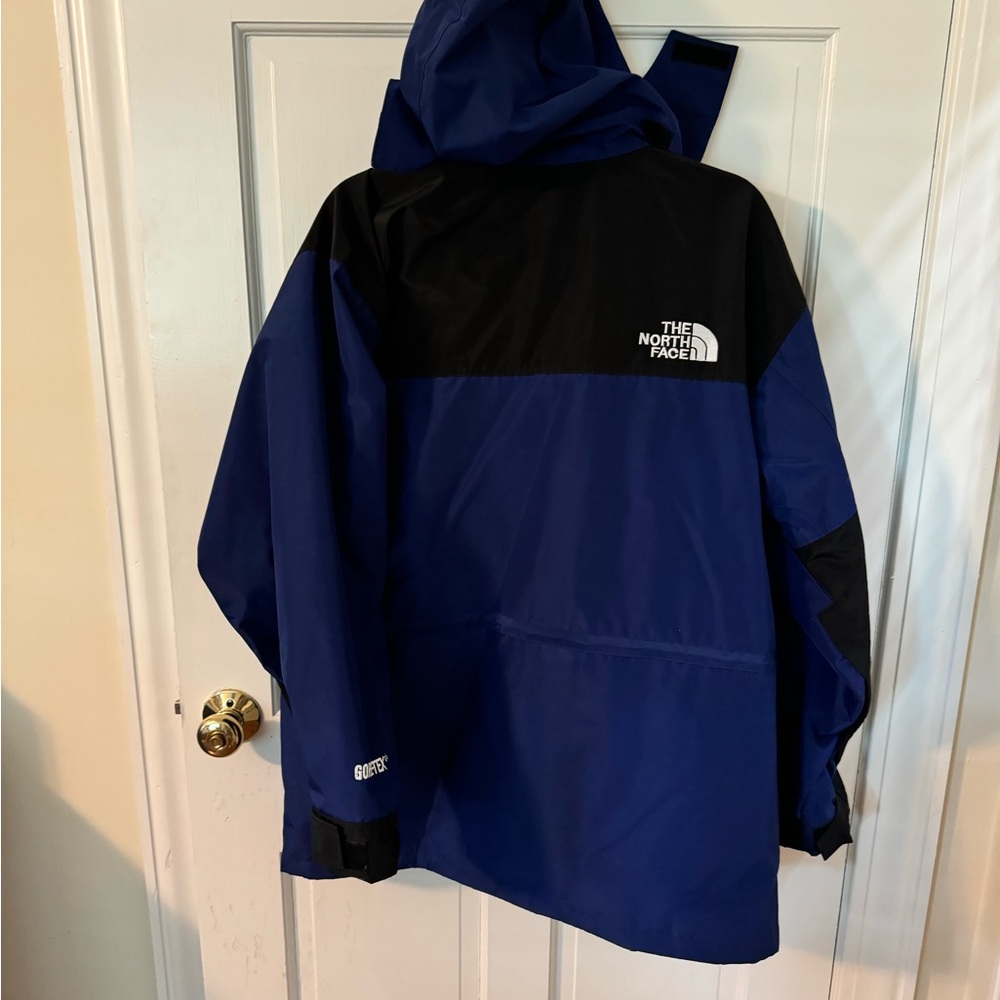 The North Face Men's Dual-Tone Raincoat - Picture 3 of 3